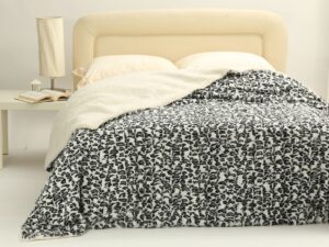 κουβέρτα fleece με sherpa (220cm x 240cm) white leopard Silk Fashion | Maril Home